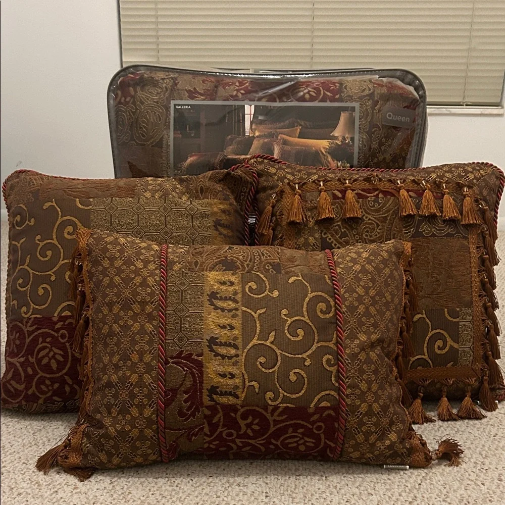 Croscill Galleria Comforter Set - Rich Brown and Gold - Picture 3 of 4